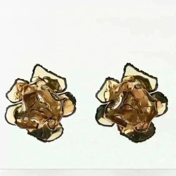 Zara Emerald Flower Earrings - Picture 4 of 6